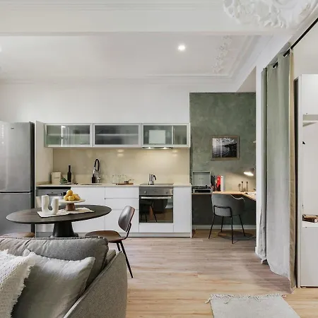 Paestum - And Balcony In Eixample Esquerra